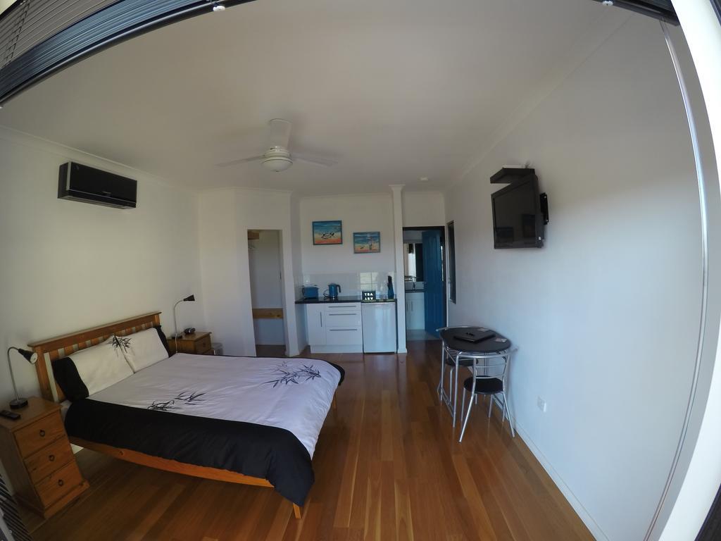 On The Deck @ Shark Bay Bed and Breakfast Denham Kamer foto