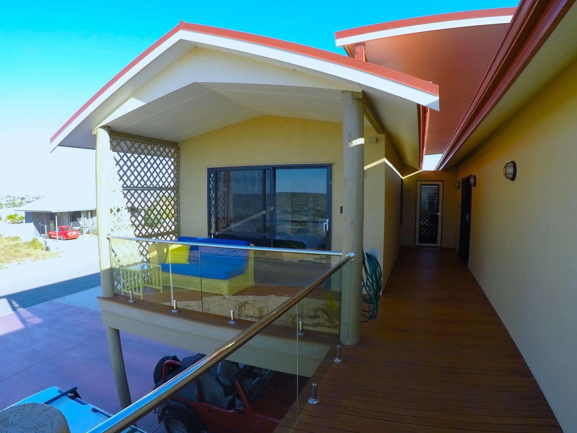On The Deck @ Shark Bay Bed and Breakfast Denham Buitenkant foto