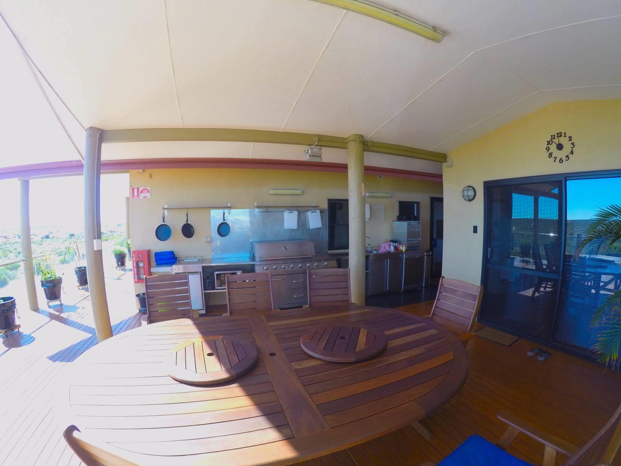 On The Deck @ Shark Bay Bed and Breakfast Denham Buitenkant foto