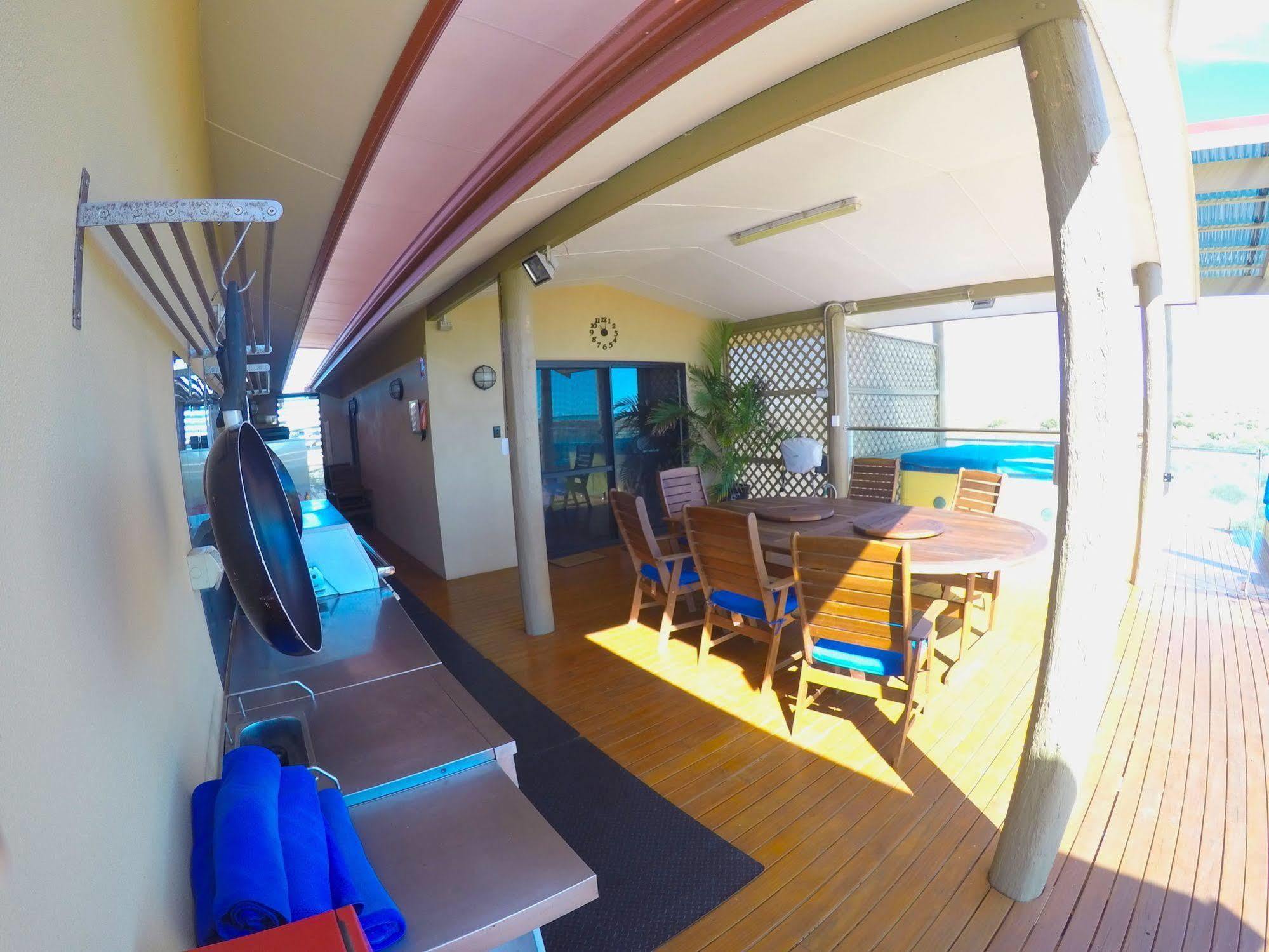 On The Deck @ Shark Bay Bed and Breakfast Denham Buitenkant foto