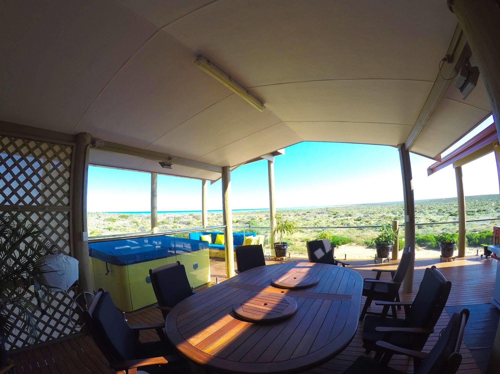 On The Deck @ Shark Bay Bed and Breakfast Denham Buitenkant foto